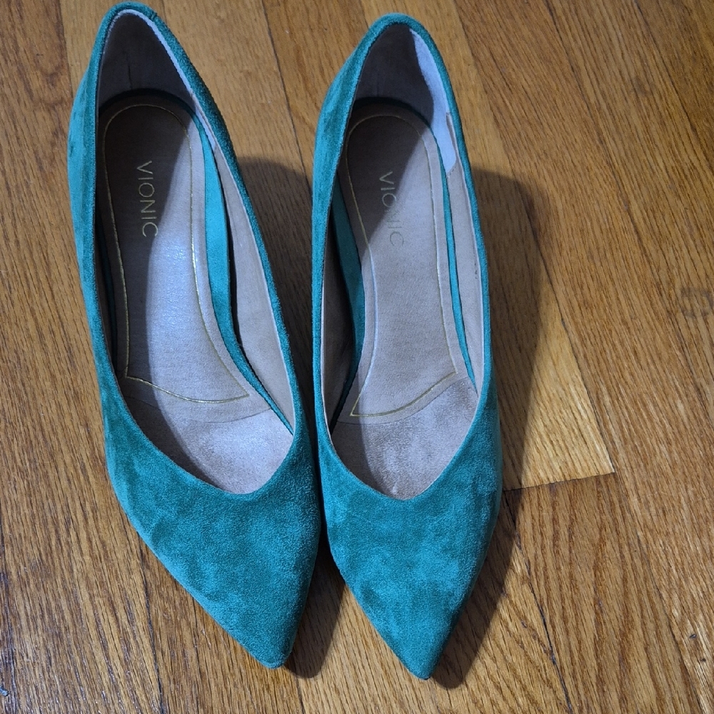 Vionic Women's Josie Suede Heels